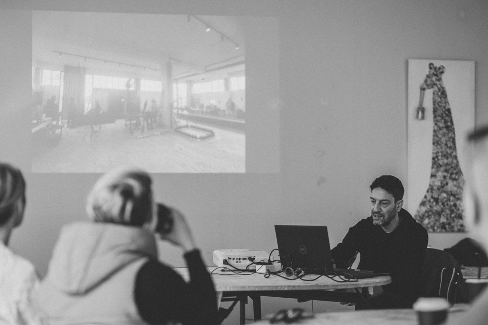Voress Museum-mouseio-vorre-apo-tin-paradosiaki-sti-sygchroni-metallotechnia-laptop-presentation-black-and-white-2
