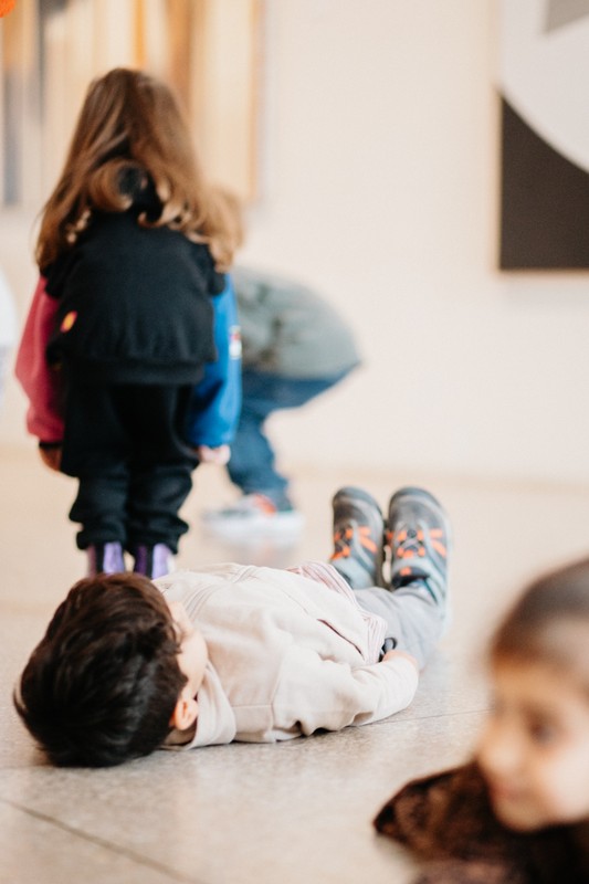 Voress Museum-mouseio-vorre-peripeteia-sto-spiti-mias-allis-epoxis-adventure-in-the-house-of-another-era-paidi-xaplothei-sto-patoma-child-lying-on-the-floor-rest-movement-workshop-2