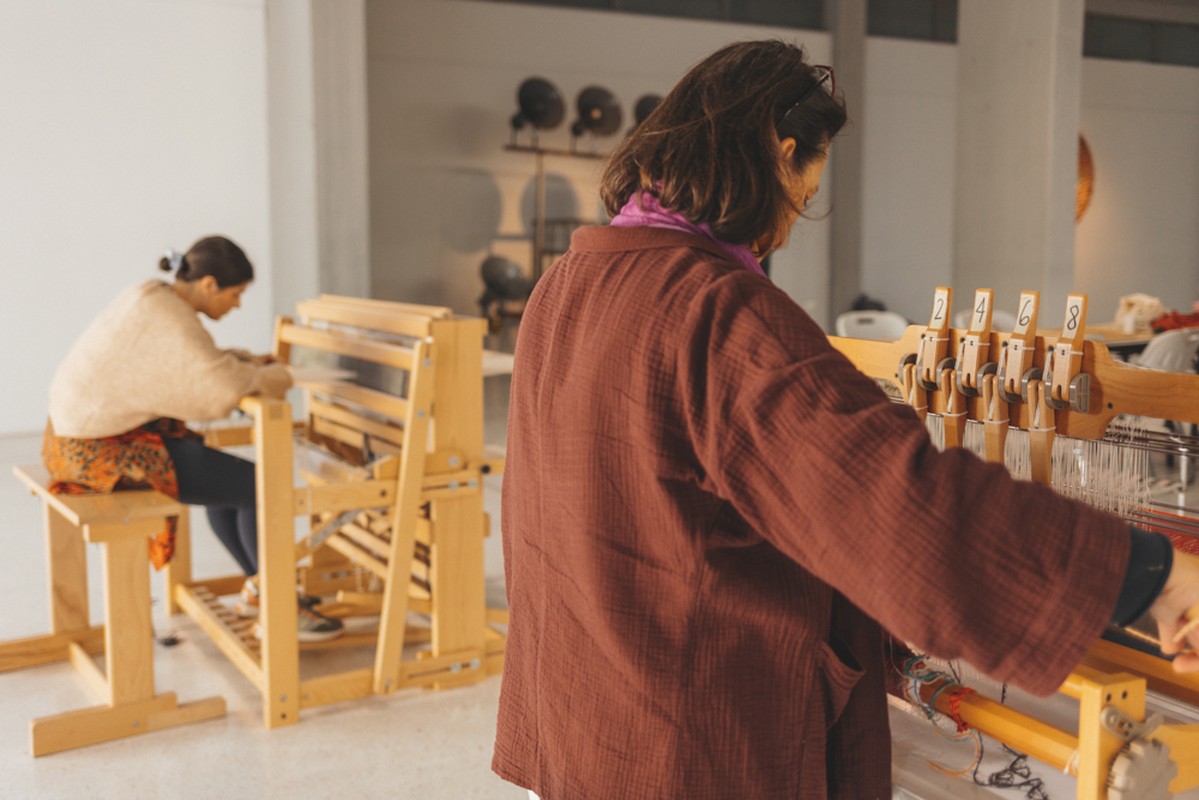 Voress Museum-mouseio-vorre-to-ateleioto-nima-the-endless-thread-ergastirio-yfantikis-argaleioi-weaving-workshop-looms-in-action-2
