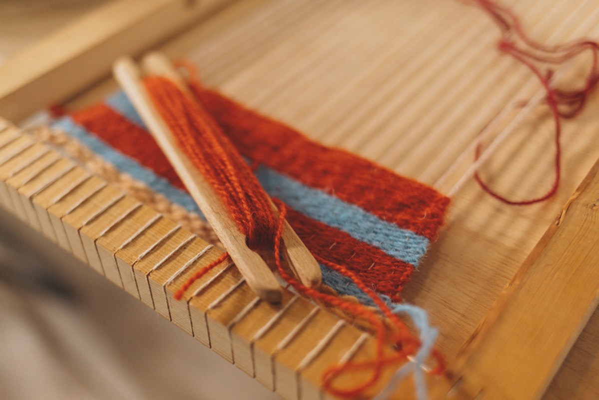 Voress Museum-mouseio-vorre-to-ateleioto-nima-the-endless-thread-mikro-yfanto-detail-small-woven-sample-close-up-2