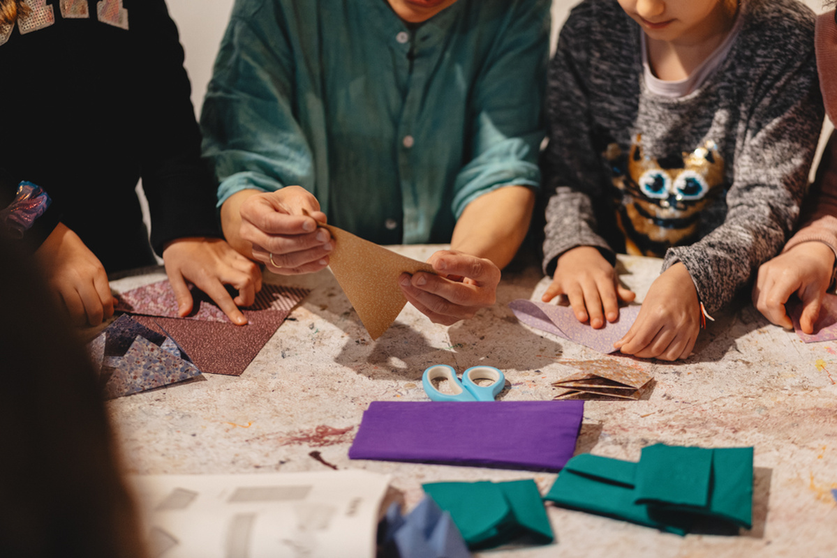 Voress Museum-mouseio-vorre-xroma-psalidi-molyvi-xarti-children-paper-crafting-workshop