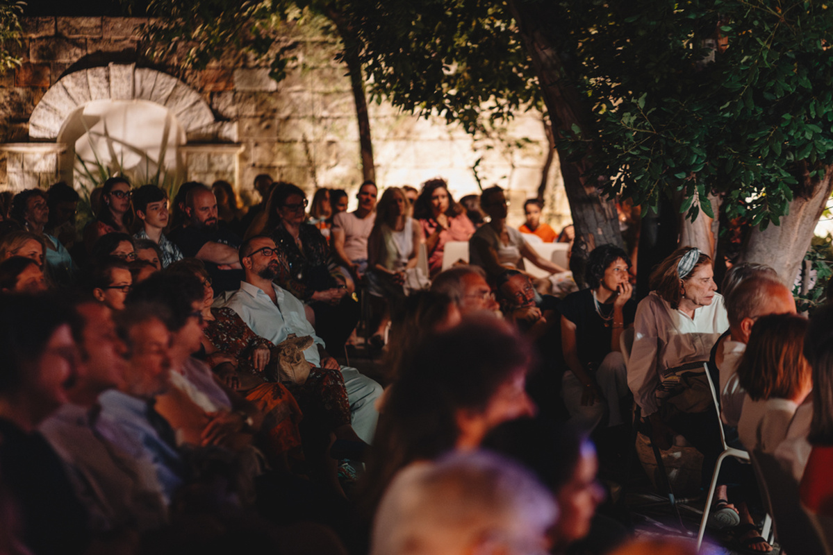 Voress Museum-vorres-museum-garden-stories-smari-concert-audience-synaylia-koino-khpos-2